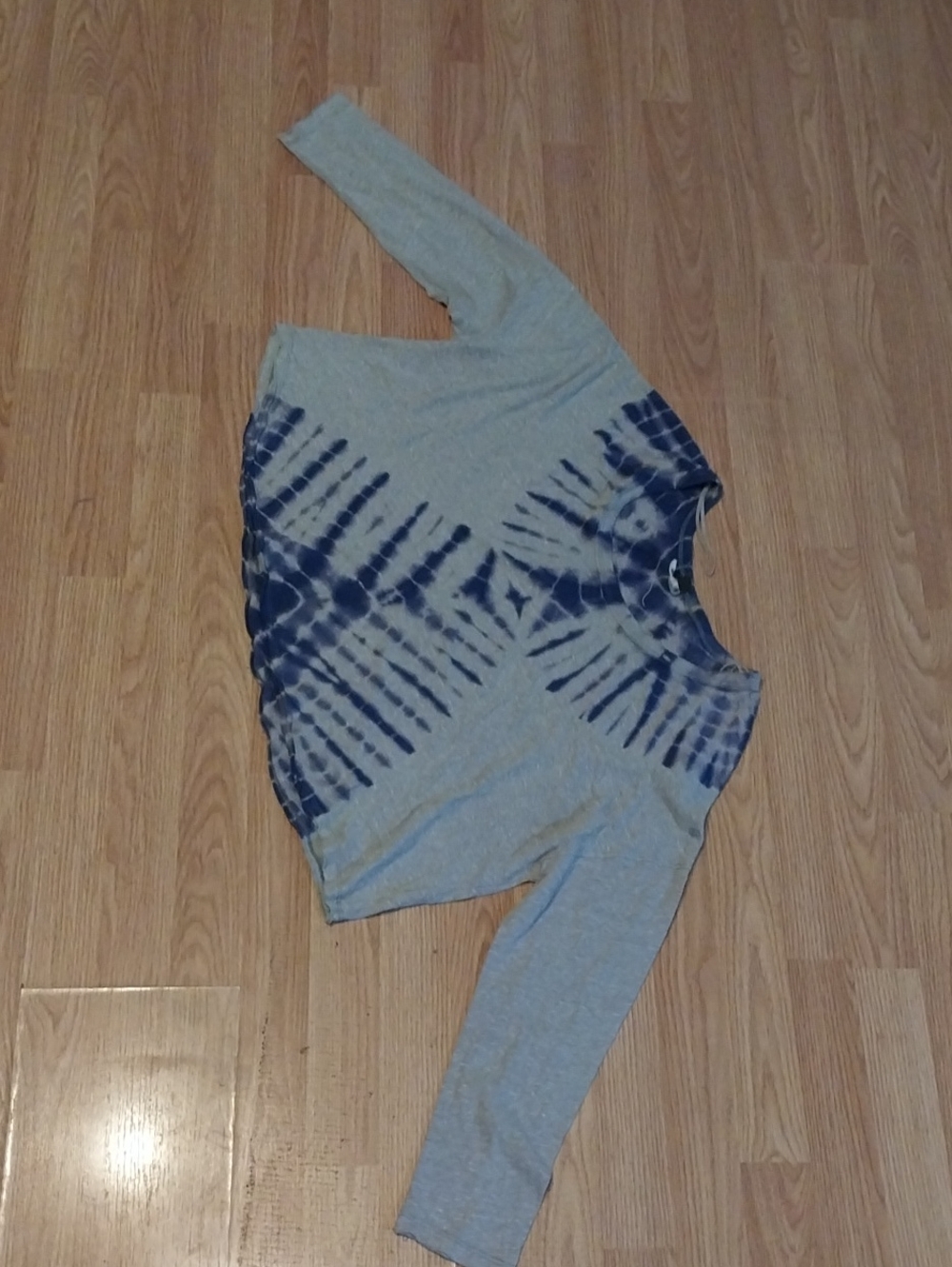 We The Free Gray and Navy Tie-Dye Cropped Sweatshirt